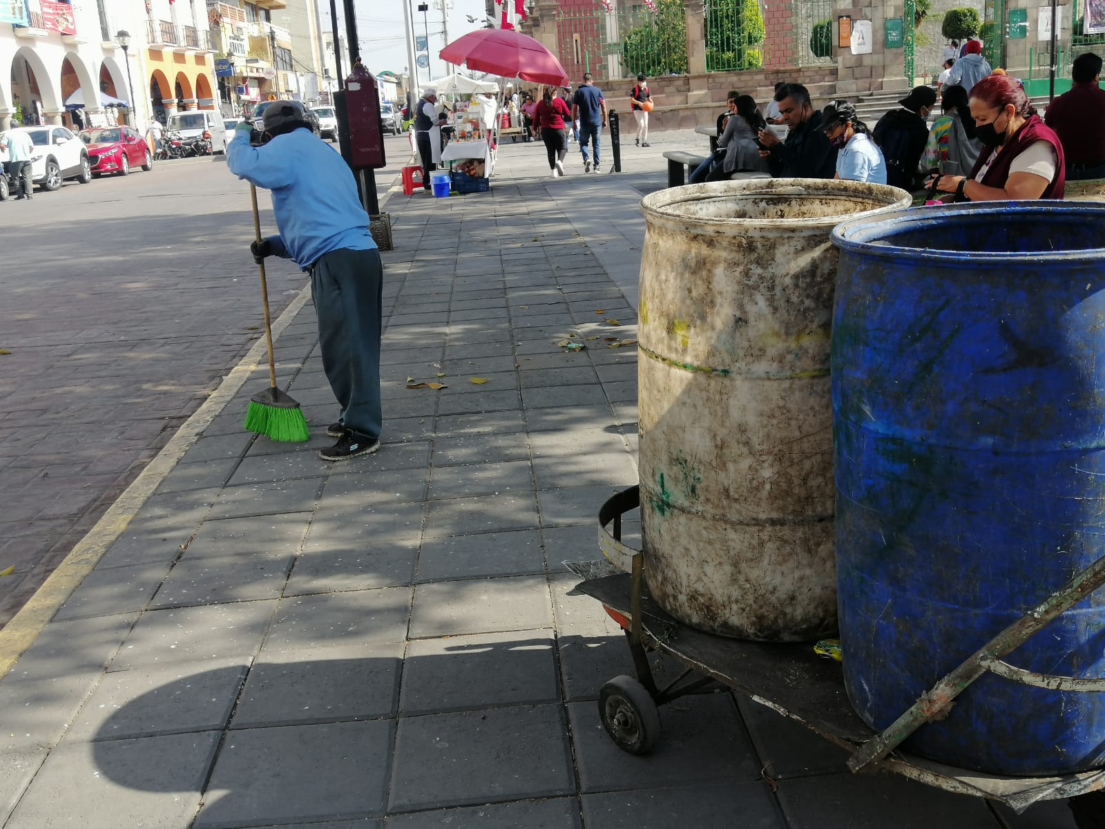 Servicios Municipales recuperan buena imagen de las calles de Zacatelco